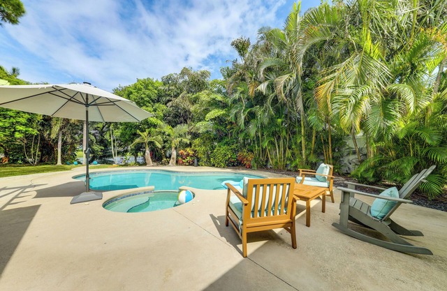 Tropical Pool Paradise: 1 Mi to Downtown Stuart!