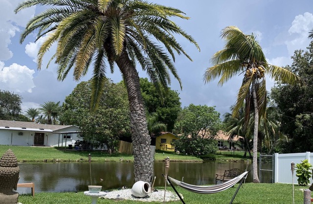☀️Tropical Pool&Water🌸Garden KingBed o 2 twins Best Sunset, Beach BBQ,Shop,Dine