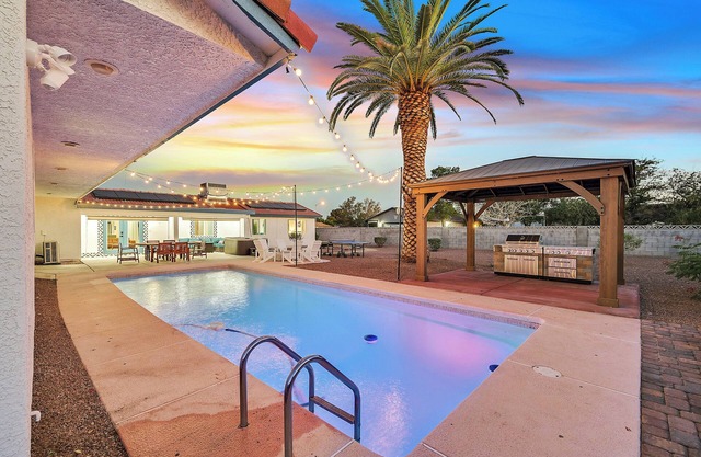 Tropicana Desert-5 Bdm x 3 Bth 6 Kng Beds, Free Spa Heatn