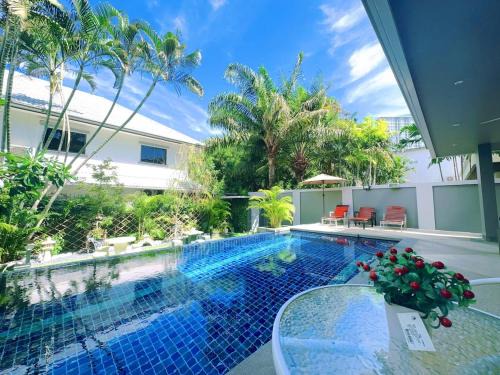 Tropicana Garden Pool Villa