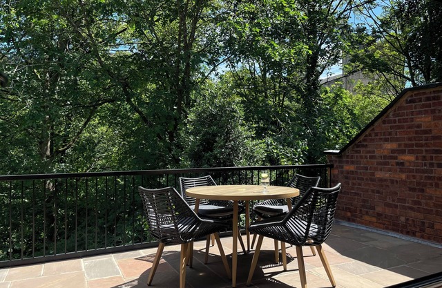 🍃True City Centre Hideaway - Tranquil Family Home - Private Terrace & Views🍃