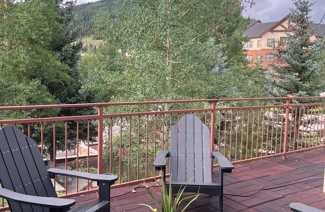 True Ski/Golf-in-Ski-Out-Modern Luxury-Hot Tub