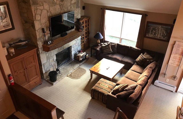 True Ski In/Ski Out updated 3 Bedroom End Unit directly on Mount Snow