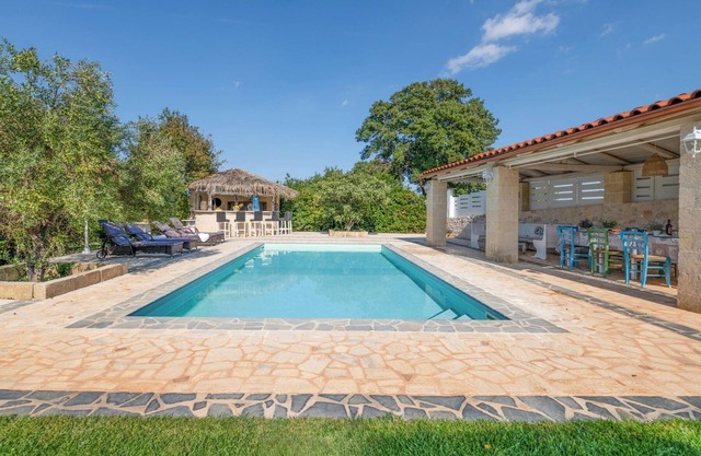 Trulli Italia 6+2, Emma Villas