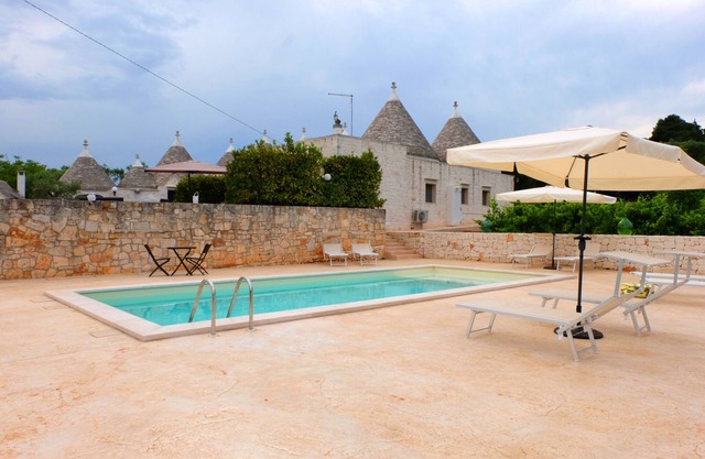 TRULLI "SOLE" IMMERSED IN THE HEART OF THE VALLE D'ITRIA