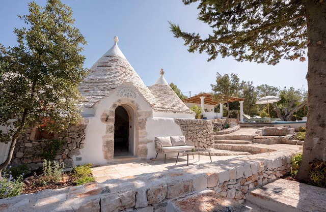 Trulli 'Wild' with Private Pool, Wi-Fi and Air Conditioning