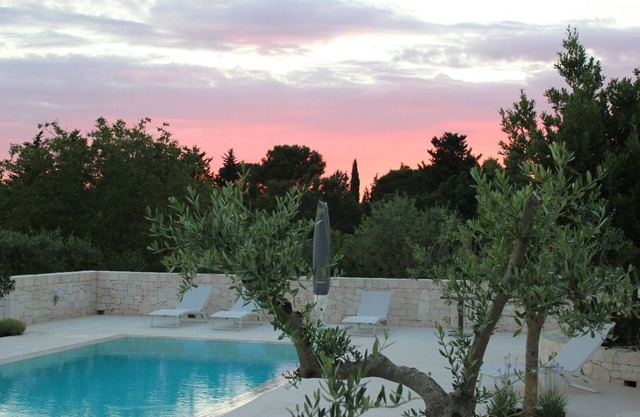 TRULLI WITH POOL FOR EXCLUSIVE USE IN THE COUNTRYSIDE OF PUTIGNANO