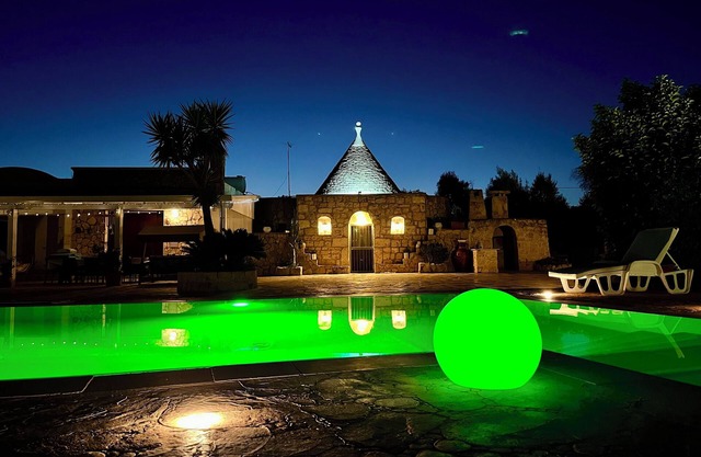 TRULLO 'LA QUERCIA' WITH POOL, IMMERSED IN NATURE
