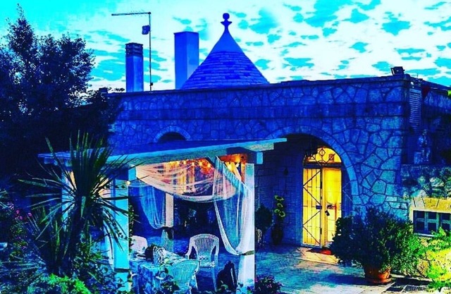 Trullo Nonno angelo in locorotondo with Wi-Fi and air conditioning