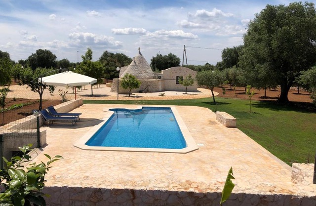 TRULLO PARCOMONSIGNORE CON PISCINA PRIVATA