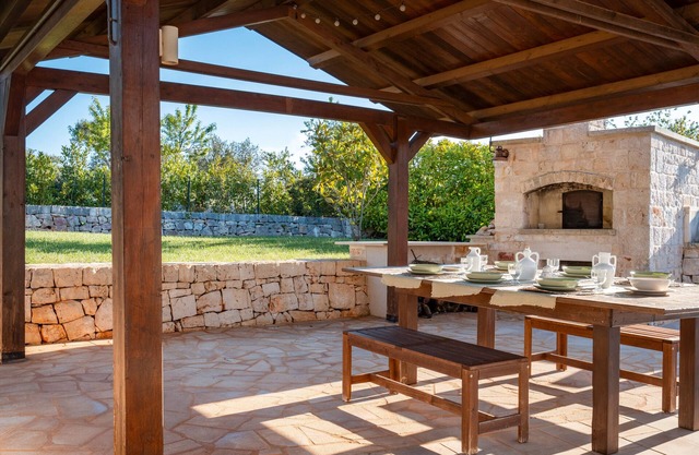 Trullo 'Relais' with Shared Terrace, Wi-Fi and Air Conditioning