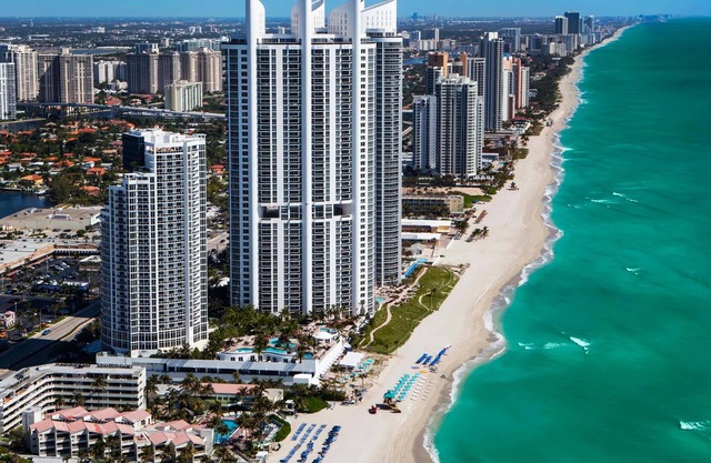 Trump International Oceanfront Suite w/ Full Kitchen, & Incredible Views Ocean