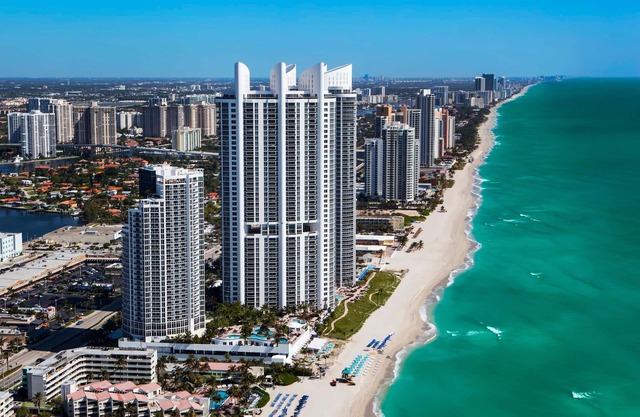 Trump International Amazing Ocean Views Suite w/Floor-to-Ceiling Windows