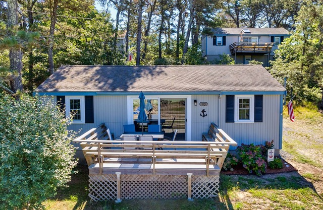 Truro's most desirable association! Half mile to Great Hollow Beach