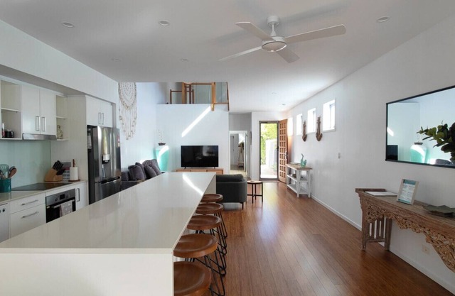 Tugun Holiday Home-magnesium pool -stroll to beach