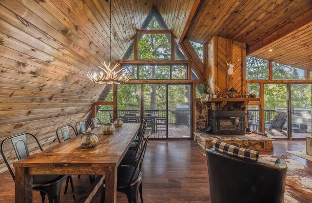 Turnberry Lakefront Getaway by Innsbrook Vacations!