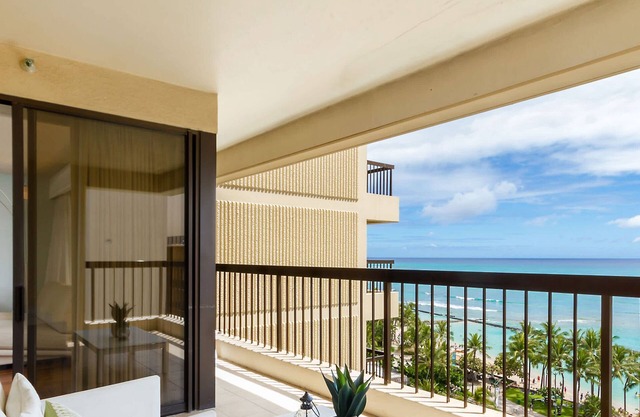 Turquoise Ocean Views! Walk to Waikiki