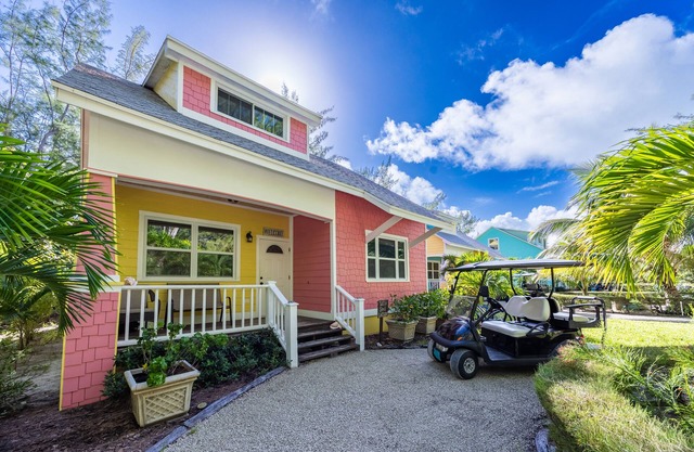 Turtle Shell/Beach Access/Umbrella,Chairs Kayak/Golf Cart/Quiet Dead End Street