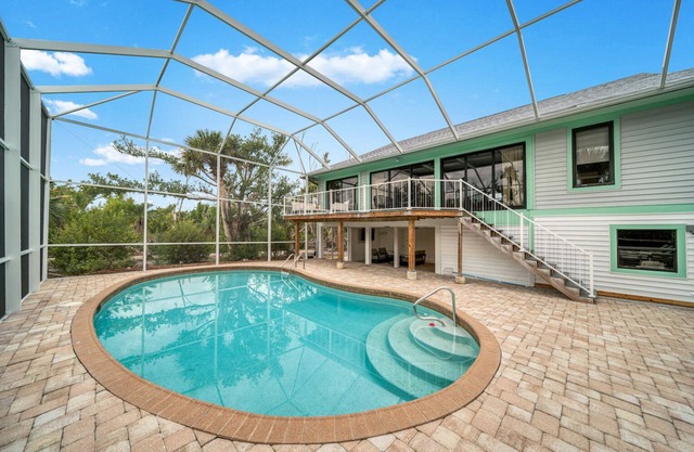 Turtle Tracks: Pool Home off West Gulf. Pets OK!