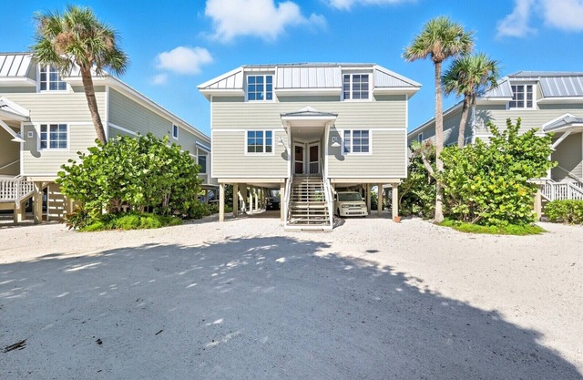 Turtleback 8 - 3/3 - Community Pool - Sleeps 6 - Gulf Front