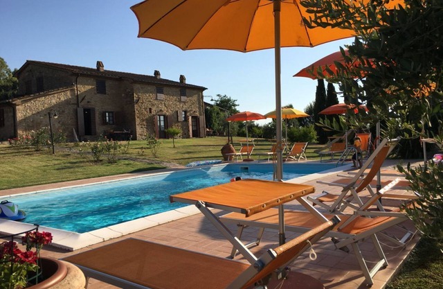 TUSCANY TOUR - Farmhouse Gello vineyard