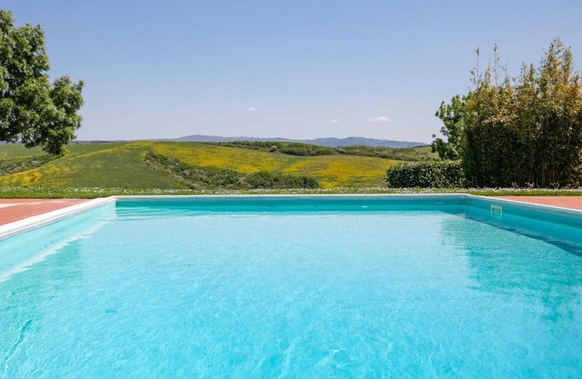 Tuscan Farmhouse in Peccioli with Swimming Pool near Lakes