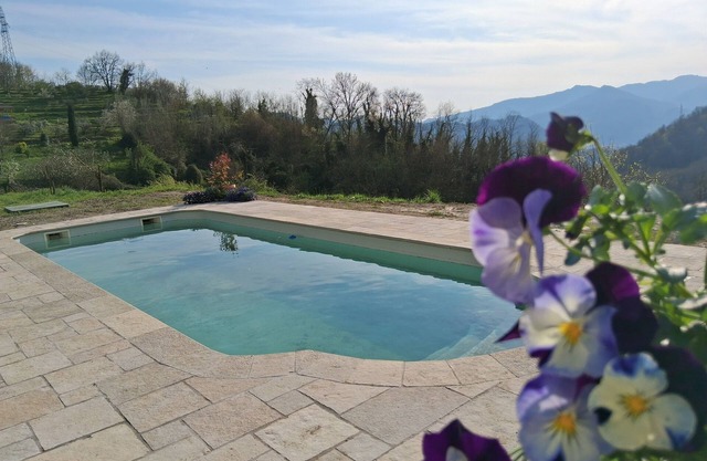 Tuscan Farmhouse, panoramic views, pool, near to Lucca, Pisa & Florence
