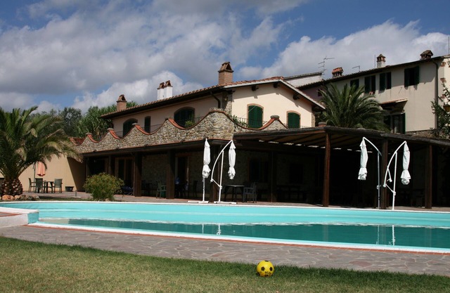 Tuscan hills, near Florence, apartment sleeps 4 with pool