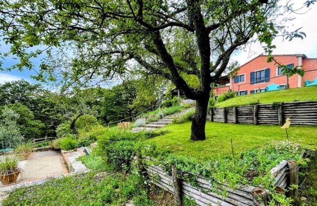 Tuscan Magic - sleeps 14 - exc pool, extensive parkland + private restaurant