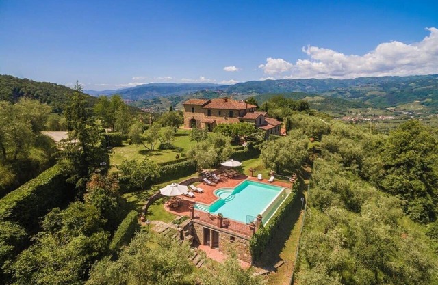 Tuscany villa with pool