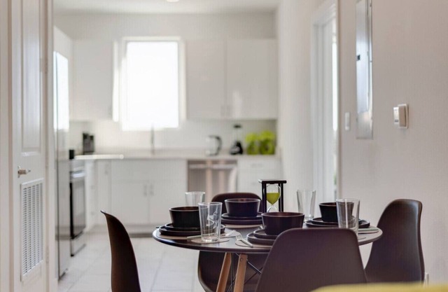 Twin Metroview Apartments I King Bed I FreeParking