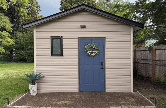 Twin Oaks Den: Nurses, Mil & WFH