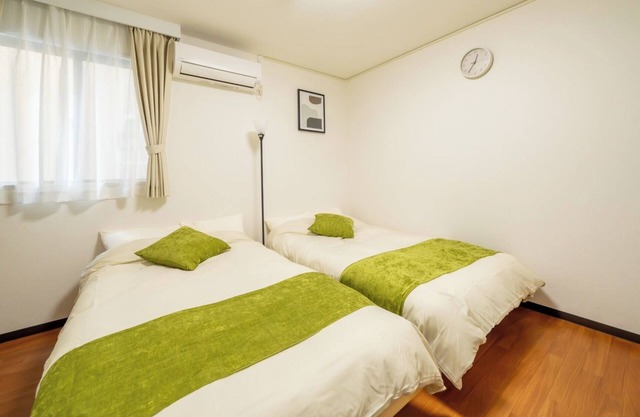 Twin room with private bathroom/Osaka Ōsaka