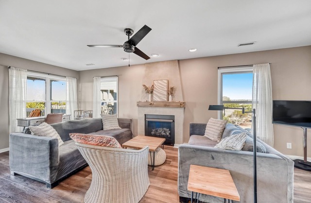 Two Beaches & Pool, Renovated Townhome on Nature Preserve at Serenity Point
