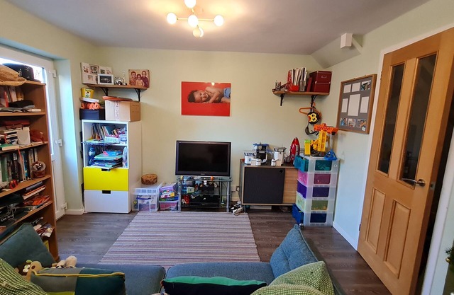Two bed house priv drive, garden, 10 min walk 2 tube, 20 min tube 2 city centre,