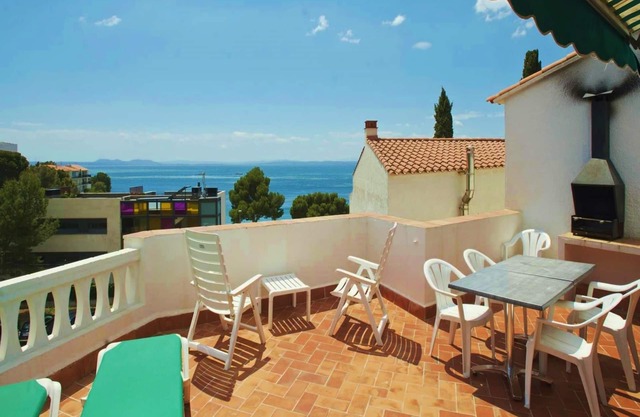 Two-Bedroom Apartment Sea View located 50m from the beach