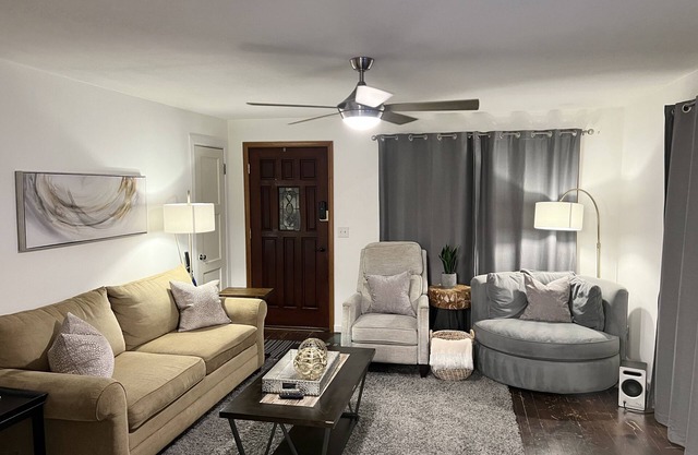 Two bedroom bungalow off Lake Washington in Lower Kennydale