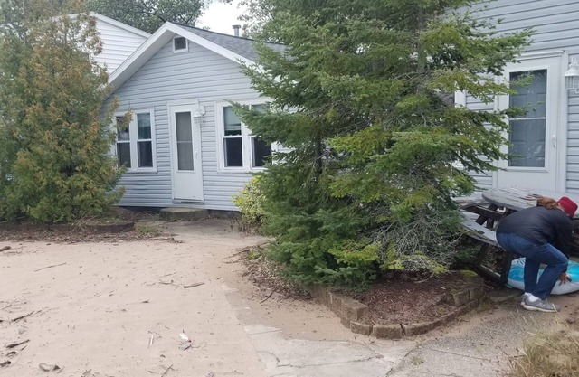 Two bedroom cabin right on the beach!