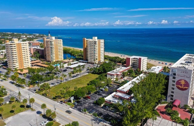 Two Bedroom Pool View, Luxury Condo, Pompano Beach, Florida (3331195)