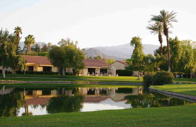 Two bedroom, two bathroom villa with stunning golf course and mountain views