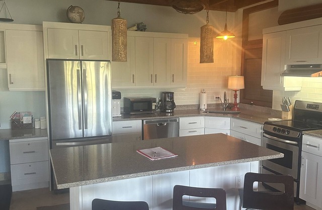 Two Birds - Condo w/pool close to town!