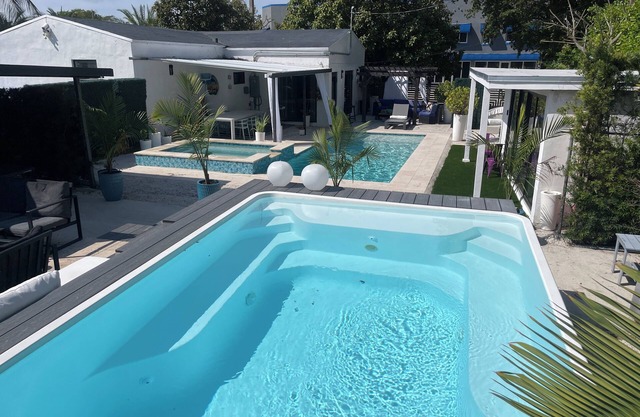 TWO Fabulous Villas, Two Pools 9 Bedrooms 6 Bathrooms, One Amazing Experience