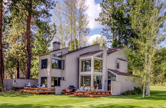 Two-level condo with mountain & lake views, shared pool, hot tub, & tennis