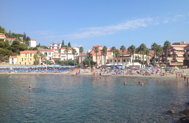 Two-room apartment 10 meters from the sea