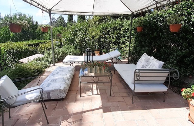 Two-room apartment in Vestricciano Genna with private garden