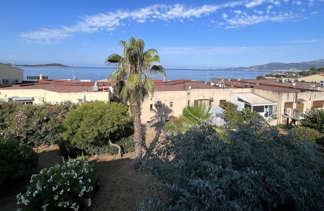 Two rooms Panoramic sea view close to all amenities