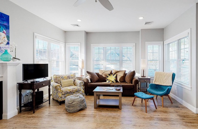 Two stroy condo with heated pool, gym, private patio, gas fireplace, W/D, AC