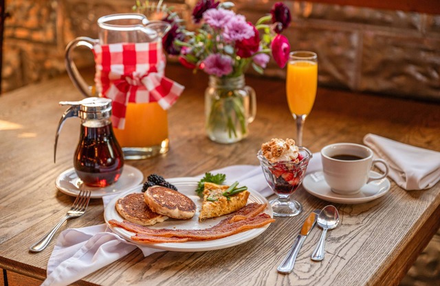 TX Wildlife Suite in charming Frederickburg, Tx. by all the great wineries