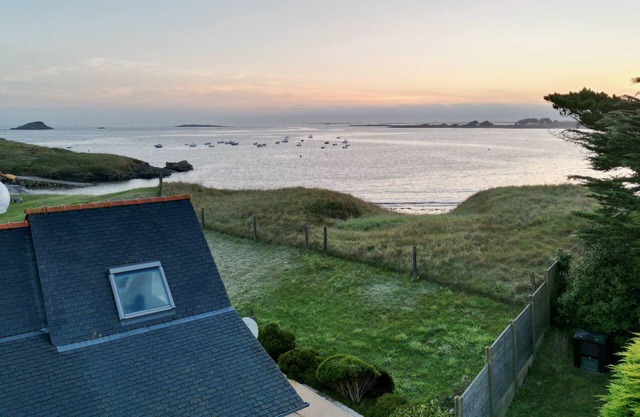 TY BULLE - Unusual waterfront accommodation