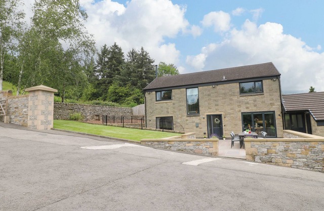 TY GAMBO, family friendly, character holiday cottage in Matlock